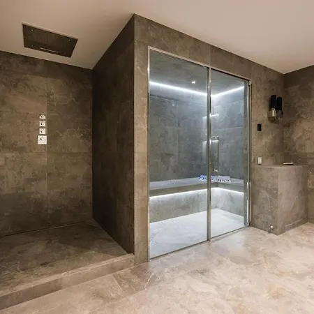 Luxury With Panoramic Views, Sauna, Hot Tub & Cinema