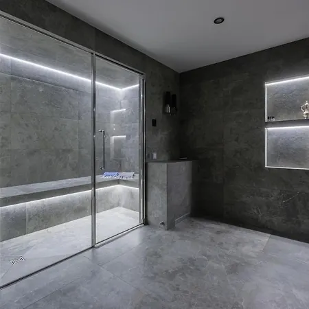 Luxury With Panoramic Views, Sauna, Hot Tub & Cinema *