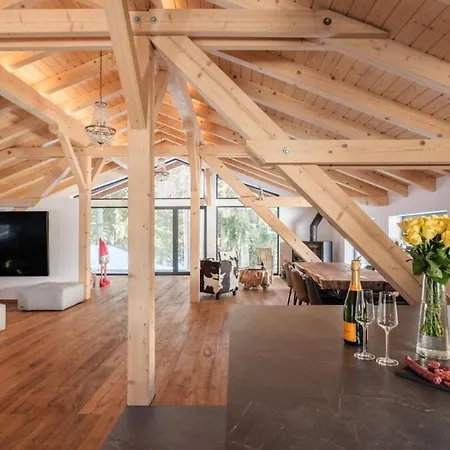 Luxury With Panoramic Views, Sauna, Hot Tub & Cinema