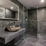 Chalet Luxury With Panoramic Views, Sauna, Hot Tub & Cinema