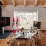 Luxury With Panoramic Views, Sauna, Hot Tub & Cinema Chalet *