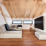 Luxury With Panoramic Views, Sauna, Hot Tub & Cinema Chalet *
