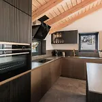 Chalet Luxury With Panoramic Views, Sauna, Hot Tub & Cinema *