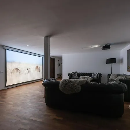 Luxury With Panoramic Views, Sauna, Hot Tub & Cinema غراشن