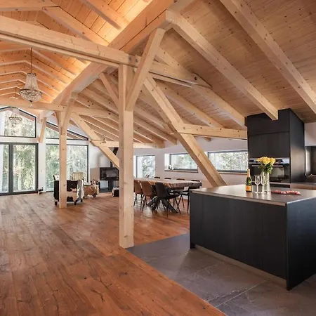 Luxury With Panoramic Views, Sauna, Hot Tub & Cinema غراشن